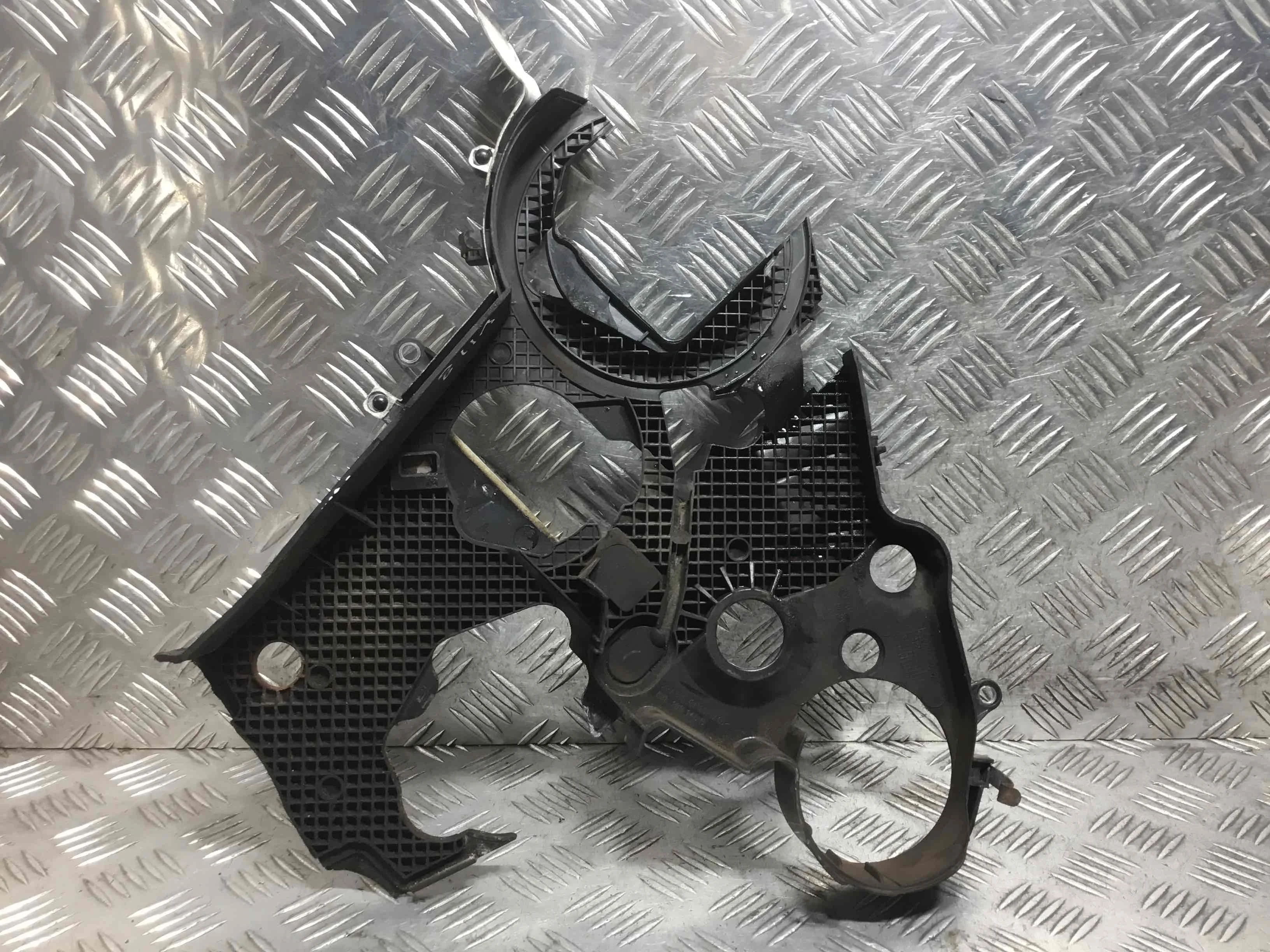 Защита (кожух) ремня ГРМ Volkswagen Passat B6 (2005-2010) дизель 1.6 TDI Механика Универсал