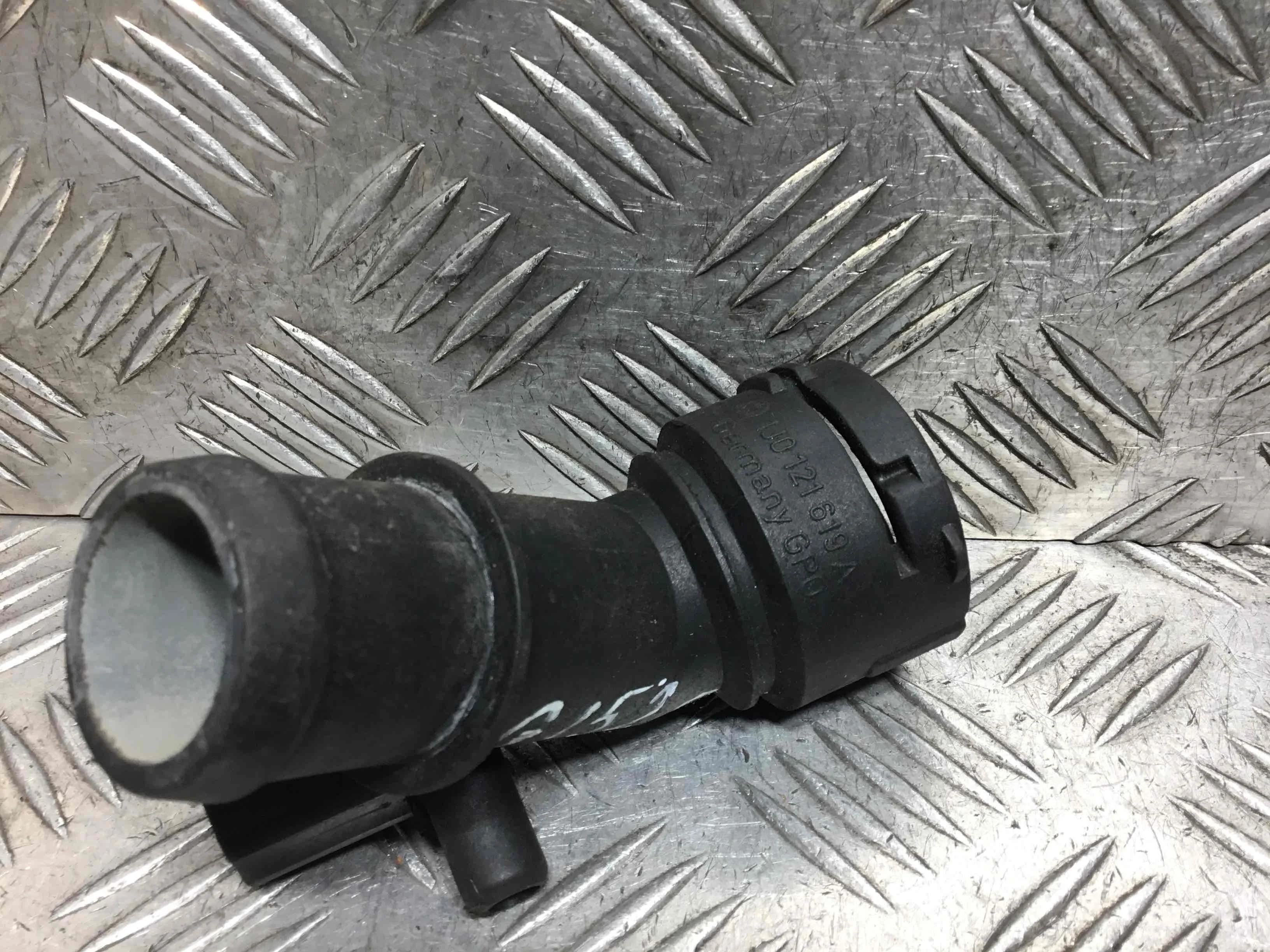 Фланец (тройник) системы охлаждения Audi A3 8L (1996-2000) бензин 1.8 i Механика Х/б