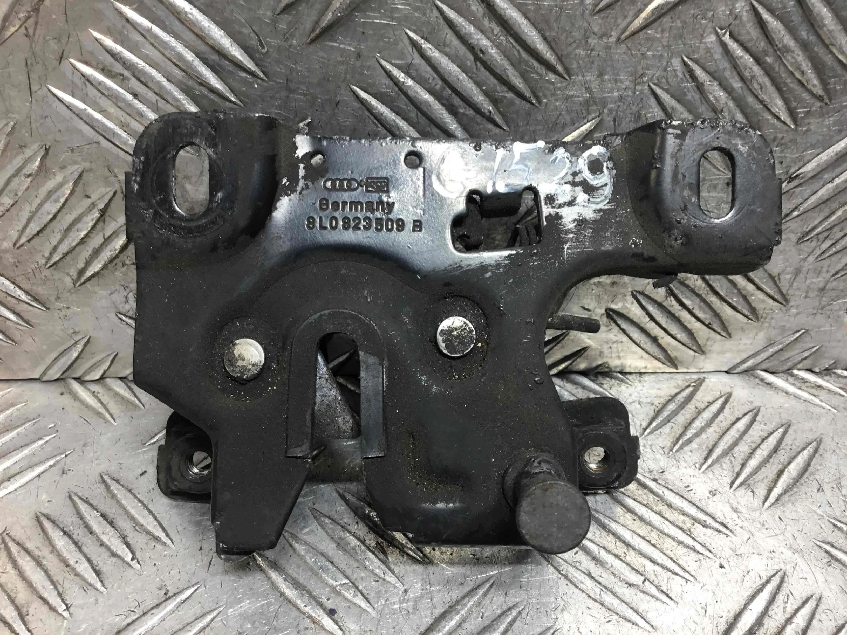 Замок капота Audi A3 8L (1996-2000) бензин 1.8 i Механика Х/б