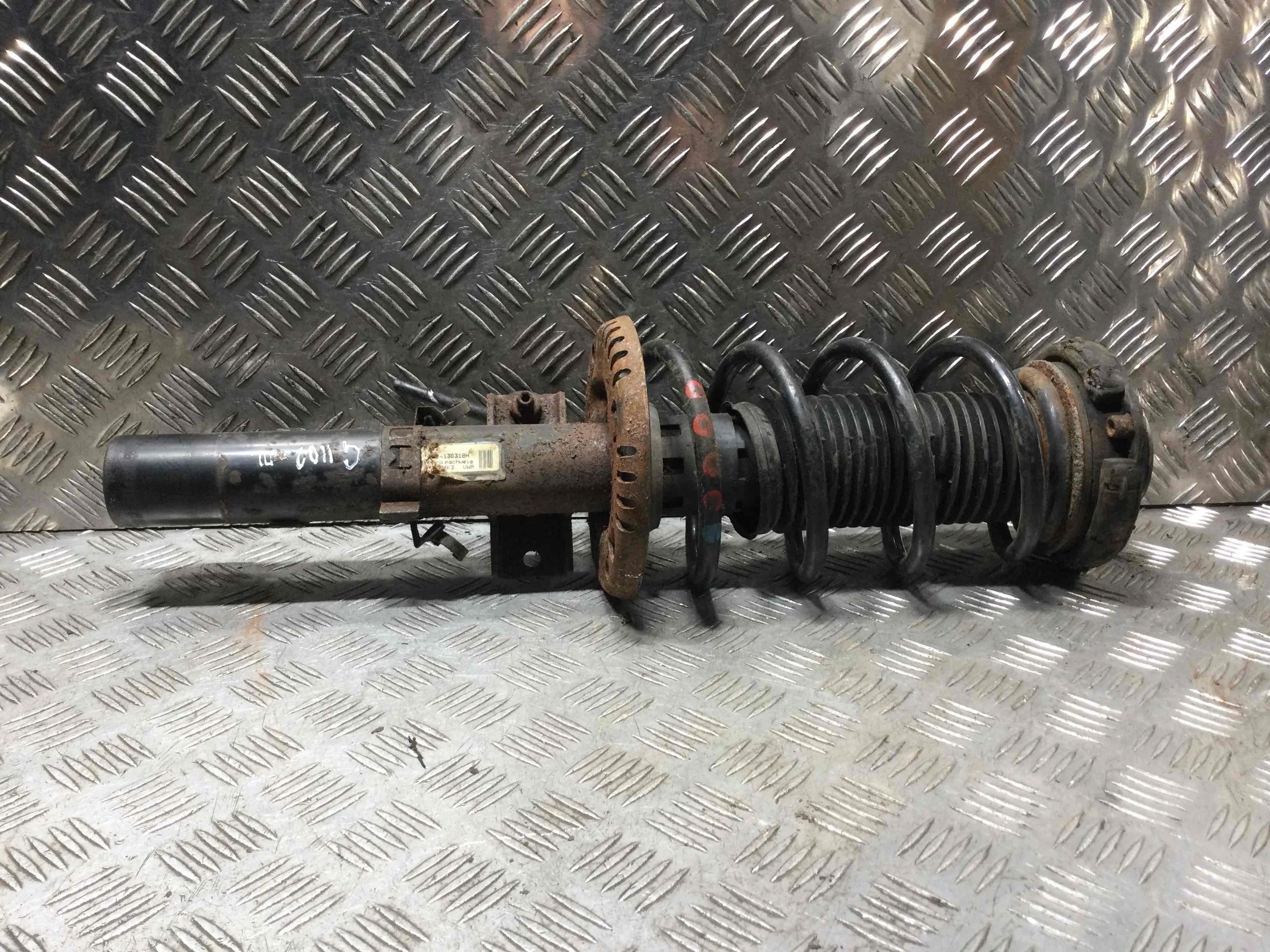 Стойка передняя левая Skoda Fabia 1 поколение [рестайлинг] (2004-2007) бензин 1.4 i Механика Седан