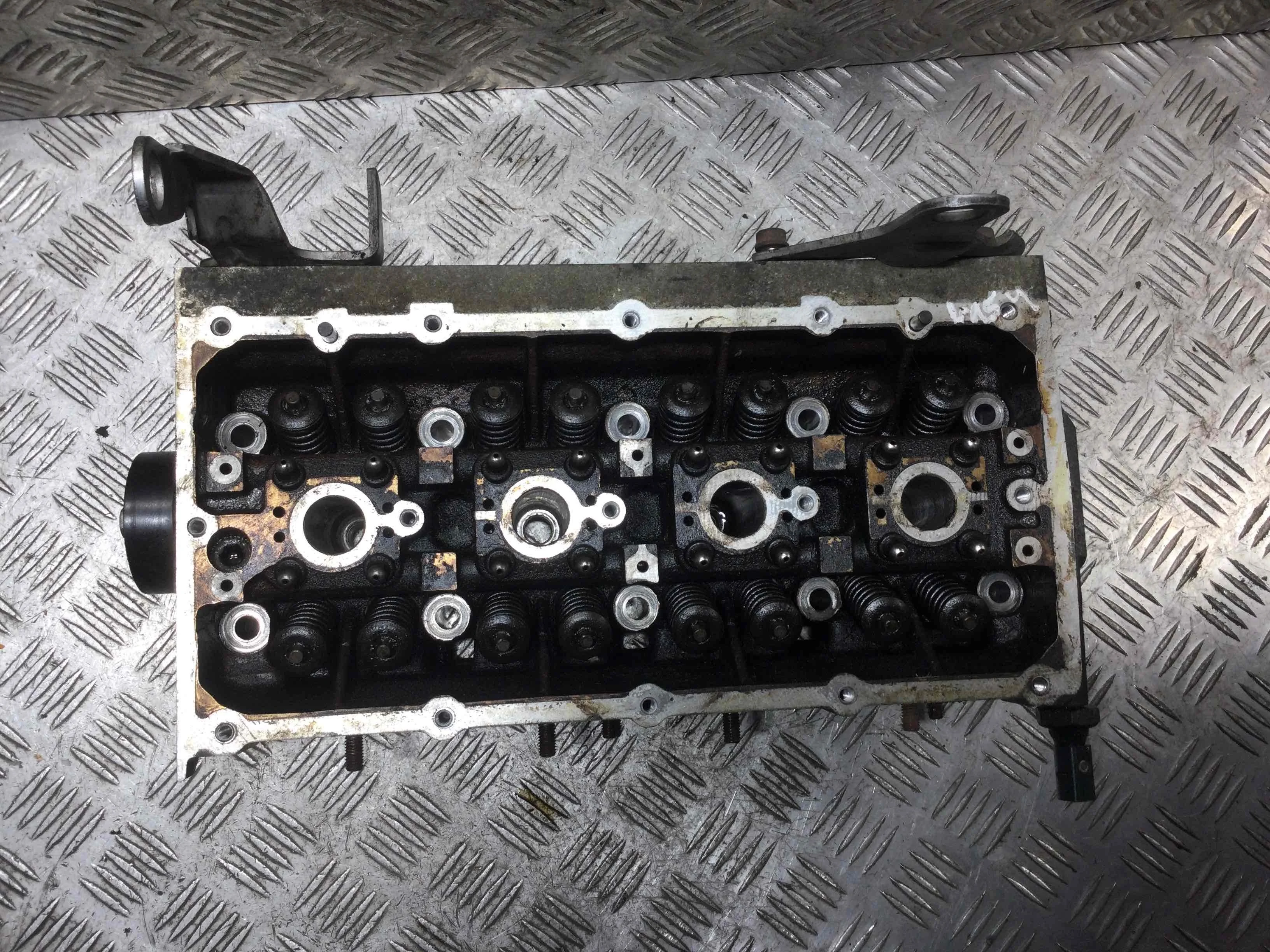 Головка блока цилиндров Volkswagen Golf 4 поколение (1997-2004) бензин 1.4 i Механика Х/б