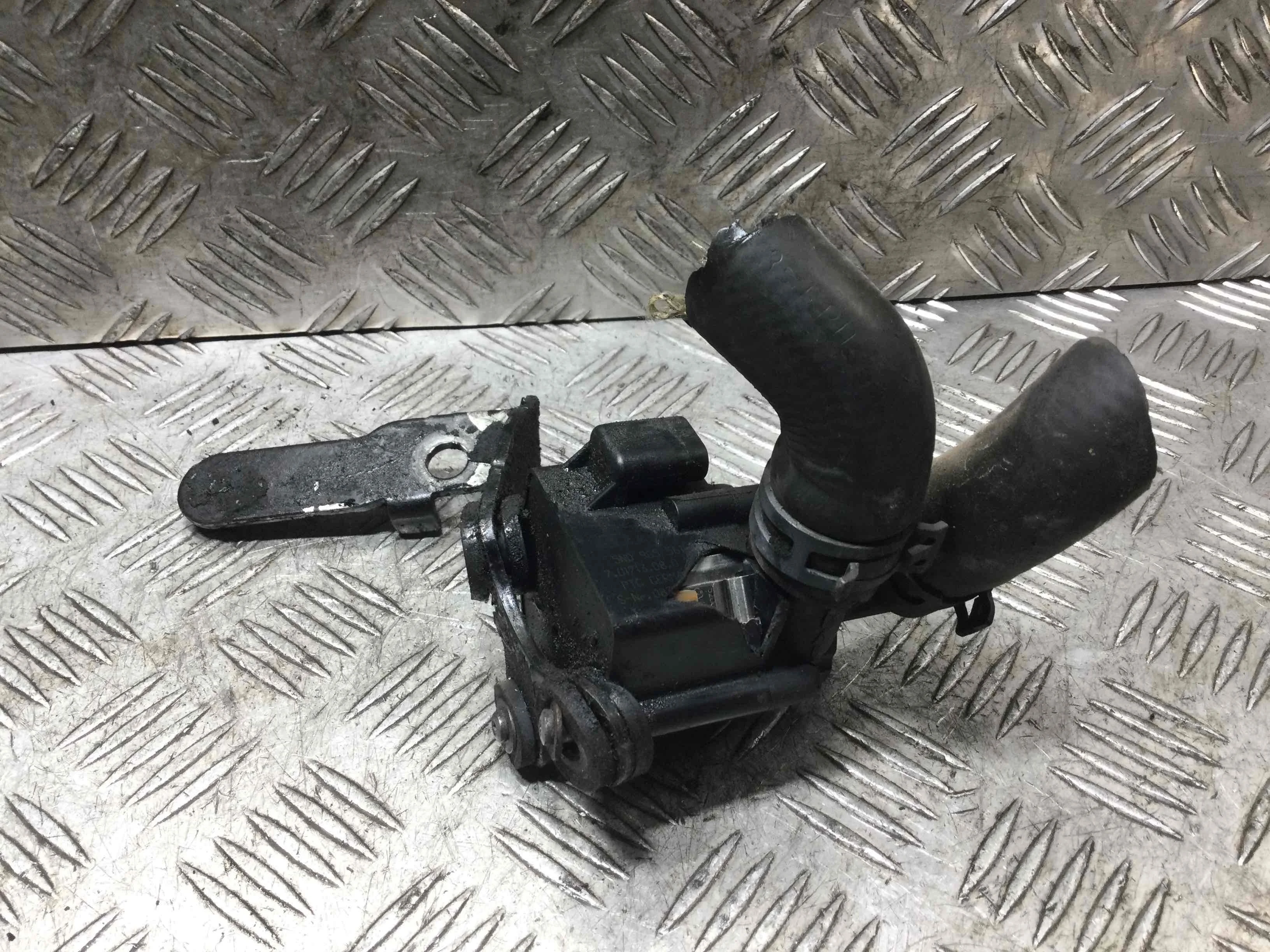 Насос антифриза дополнительный Volkswagen Golf 5 поколение (2004-2009) дизель 2.0 TDI DSG Х/б