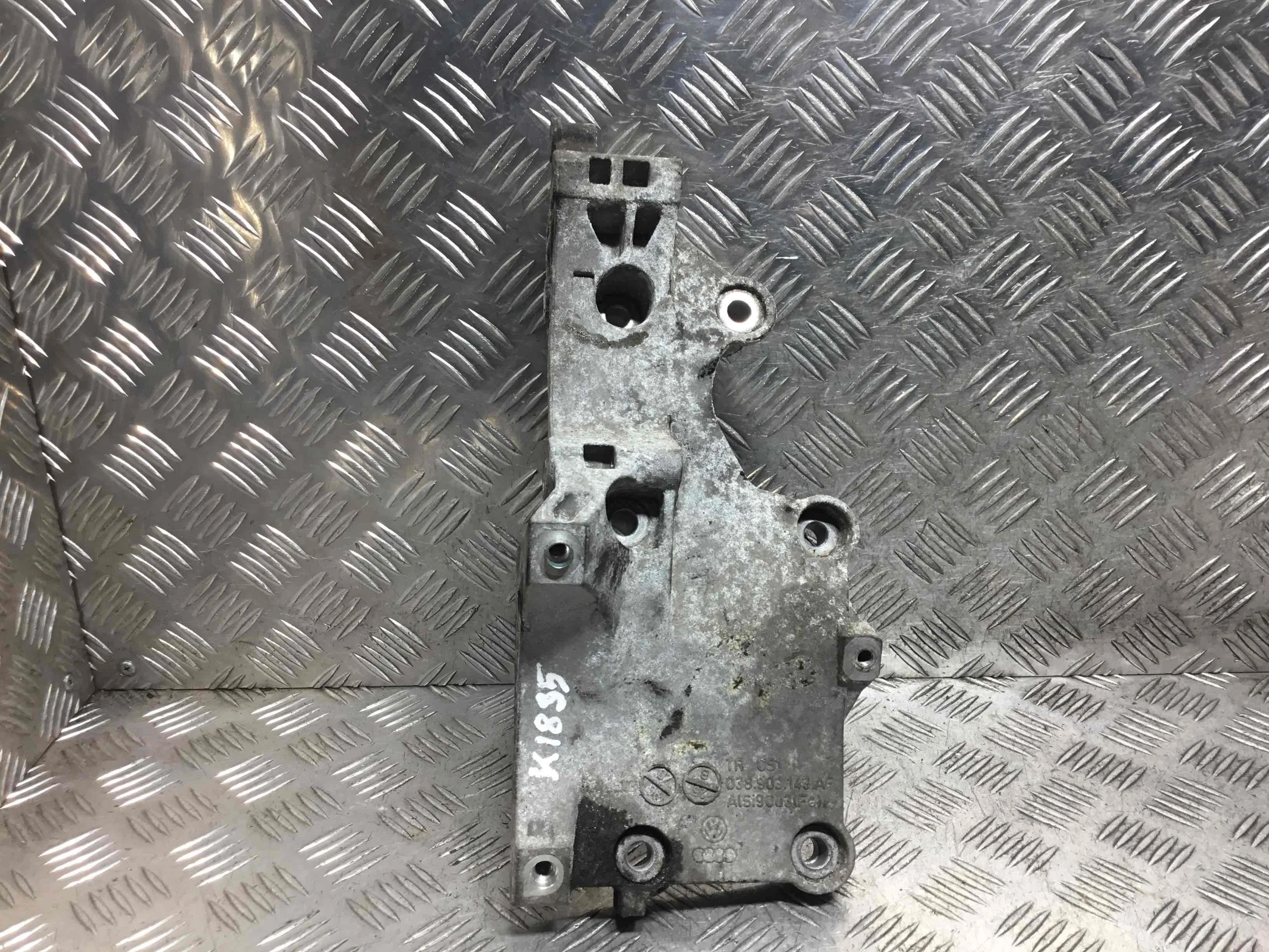 Кронштейн генератора Volkswagen Jetta 5 поколение (2005-2011) дизель 1.9 TDI DSG Седан