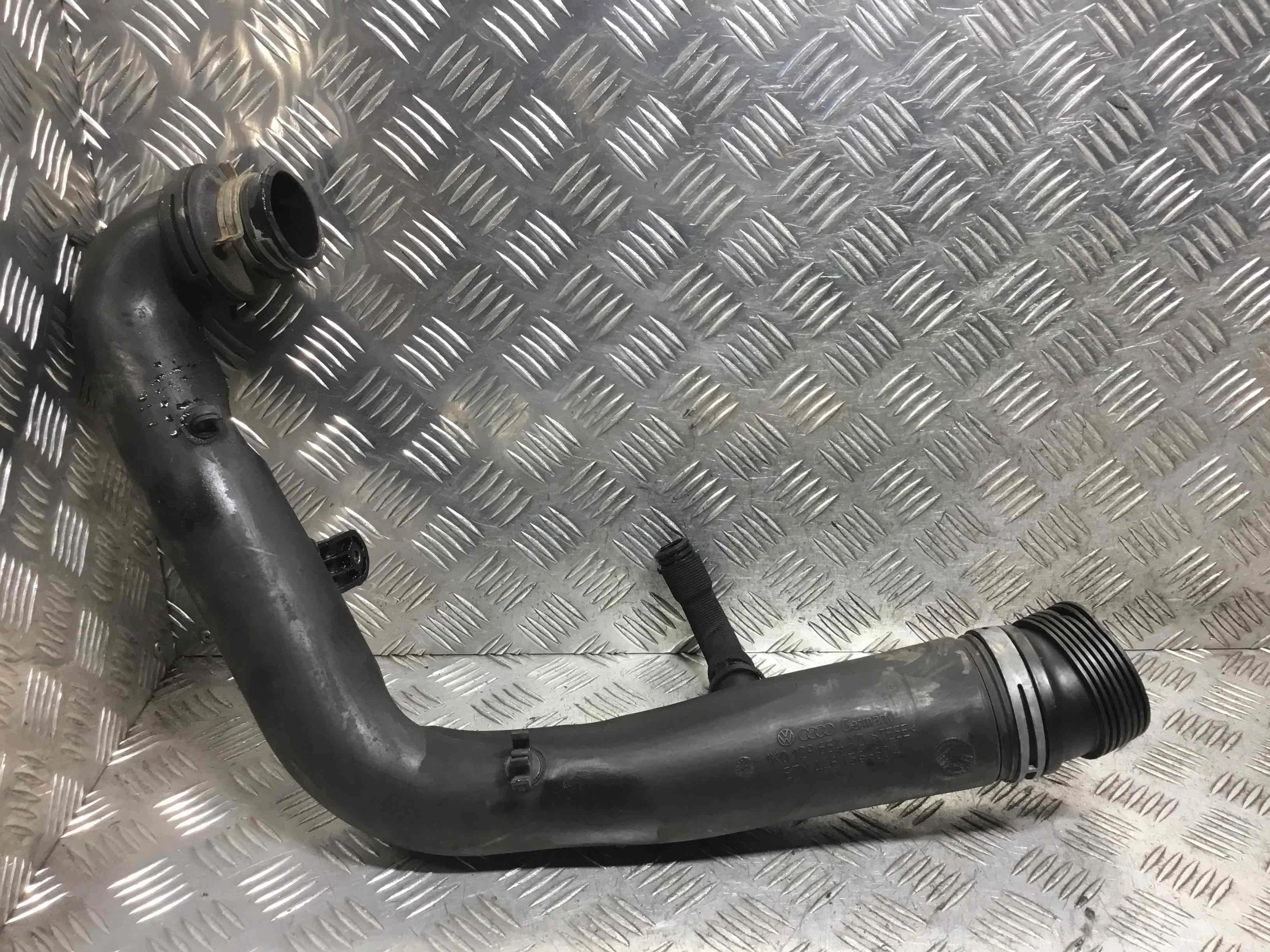 Патрубок интеркулера Volkswagen Jetta 5 поколение (2005-2011) дизель 1.9 TDI DSG Седан