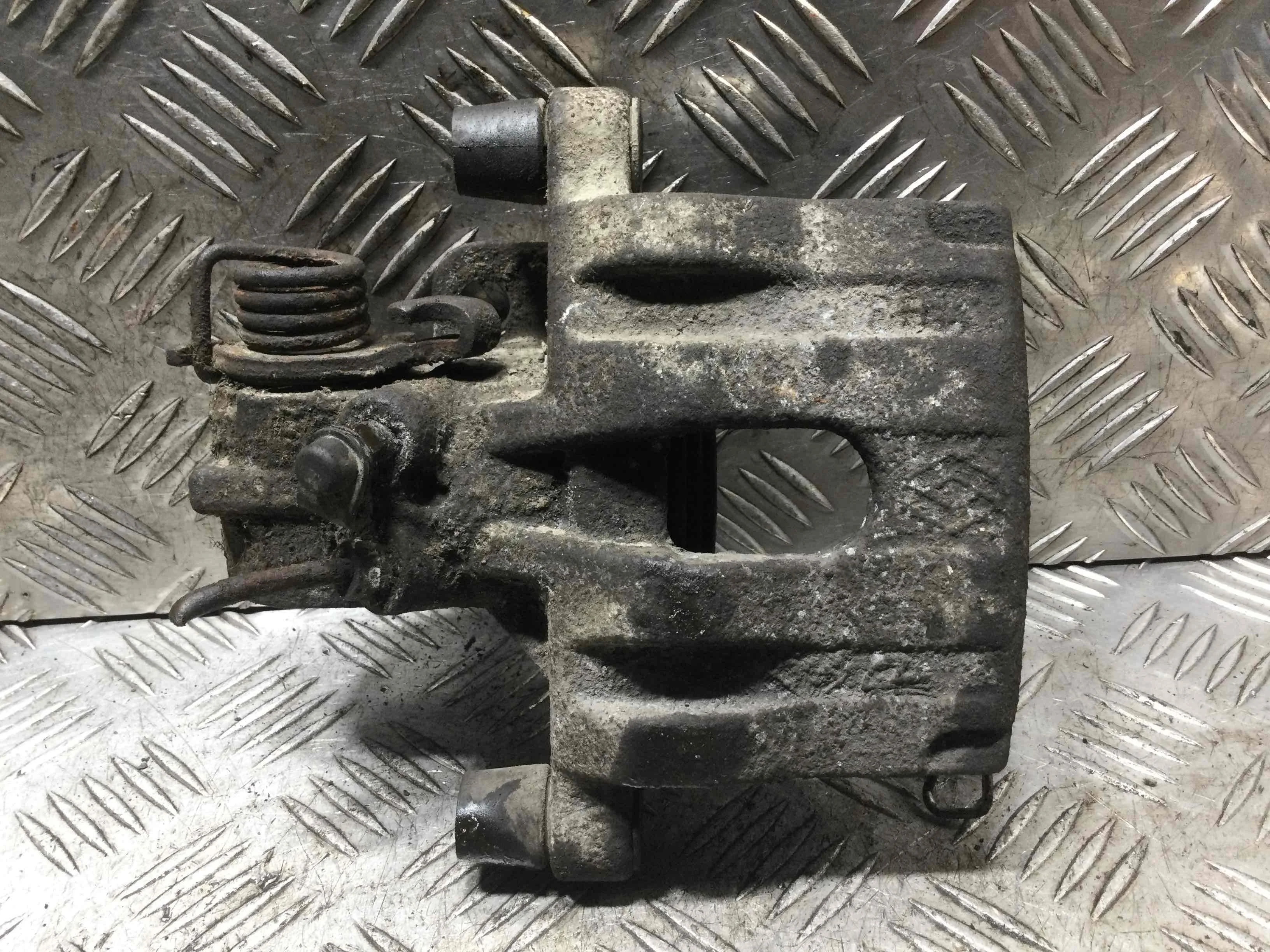 Суппорт задний правый Renault Espace Espace IV (JK) 2002 - 2012 бензин 2.0 i Механика Минивэн