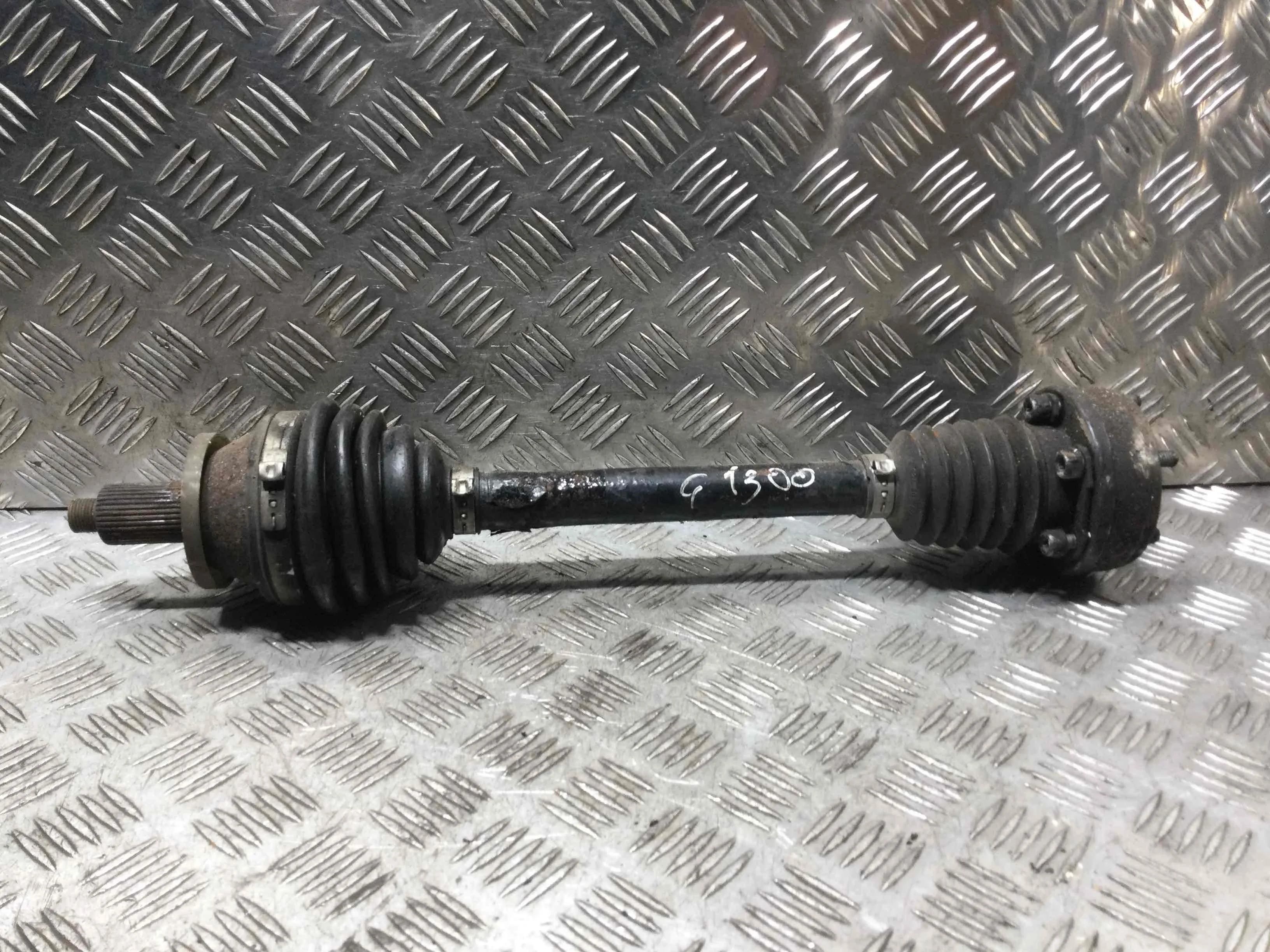 Полуось передняя левая (приводной вал, ШРУС) Volkswagen Polo 4 поколение (2001-2005) бензин 1.4 i Механика Х/б