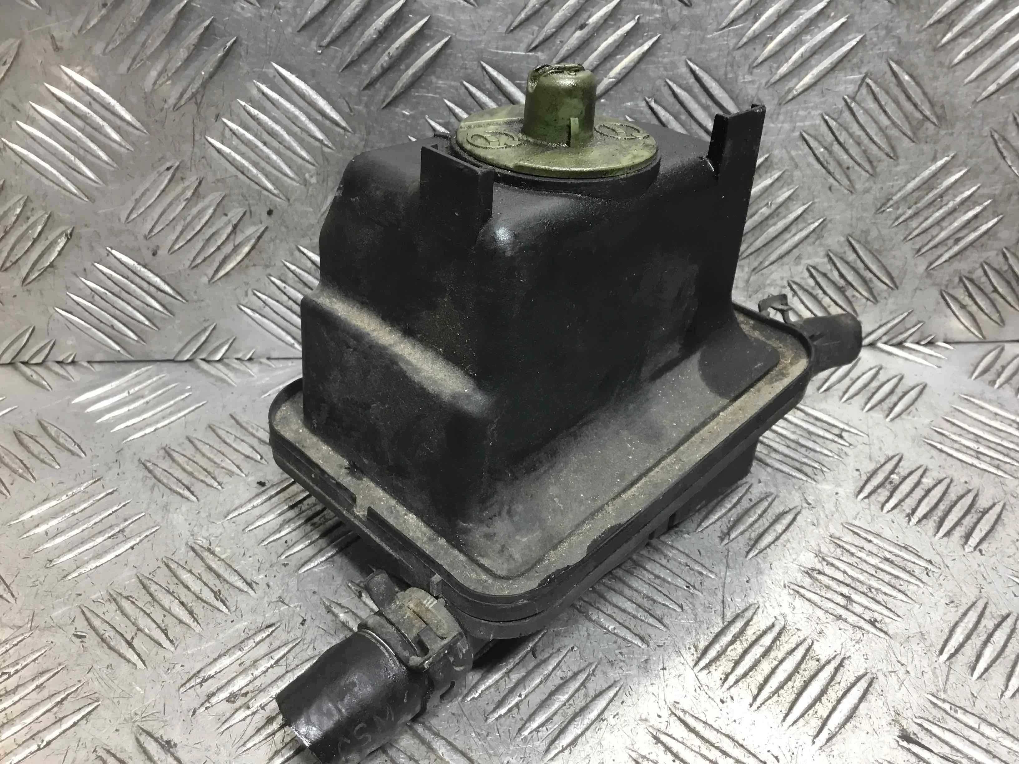 Бачок гидроусилителя Volkswagen Golf 4 поколение (1997-2004) бензин 1.4 i Механика Х/б