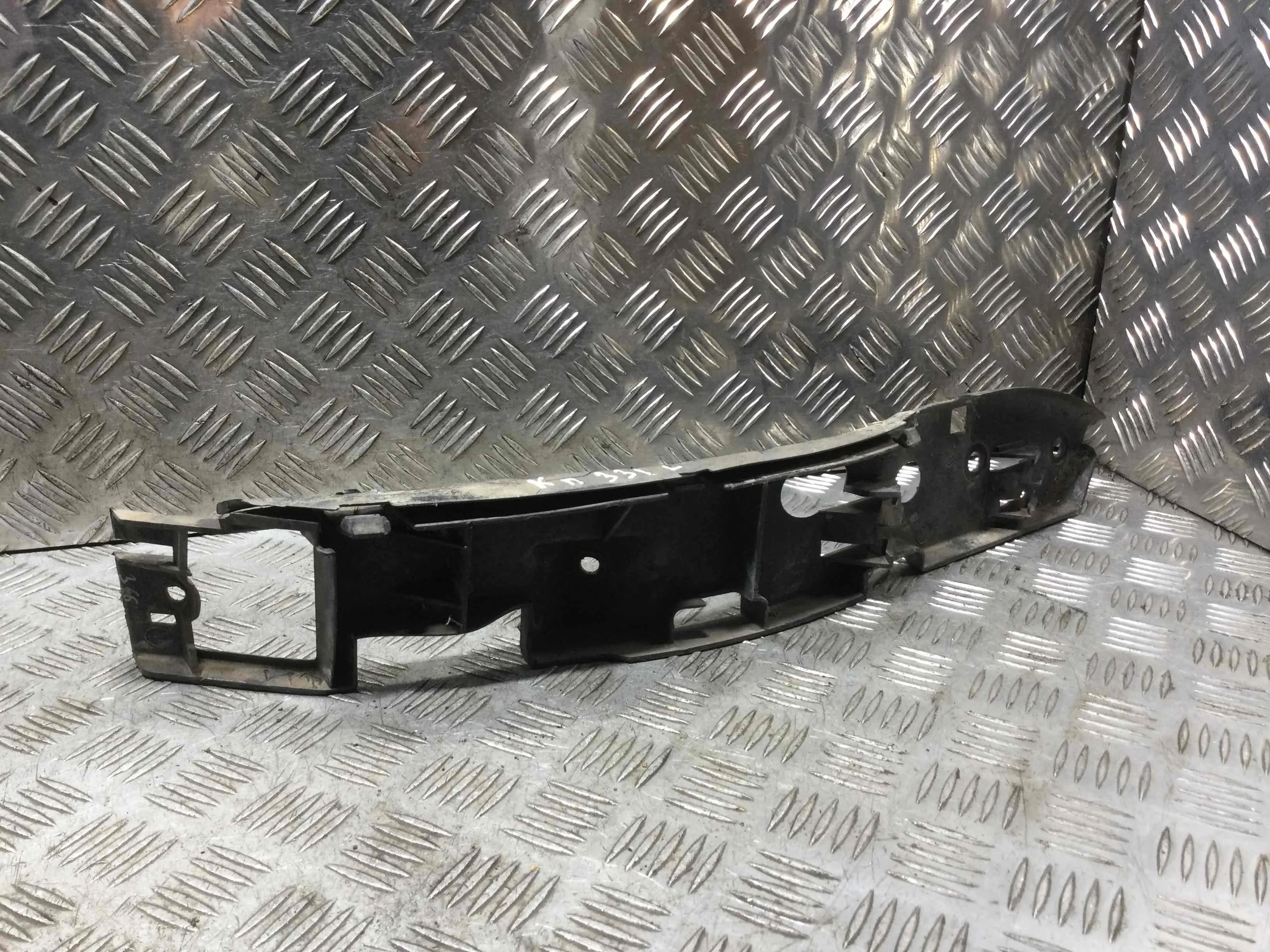 Кронштейн бампера переднего Volkswagen Touareg 1 поколение 2002-2007 дизель 2.5 TD Автомат Внедорожник