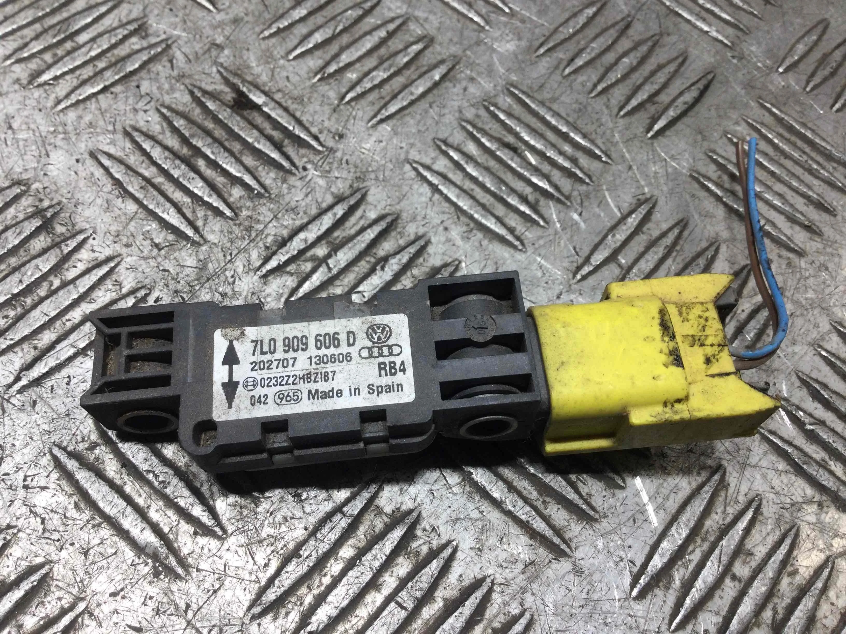 Датчик удара Volkswagen Touareg 1 поколение 2002-2007 дизель 2.5 TD Автомат Внедорожник