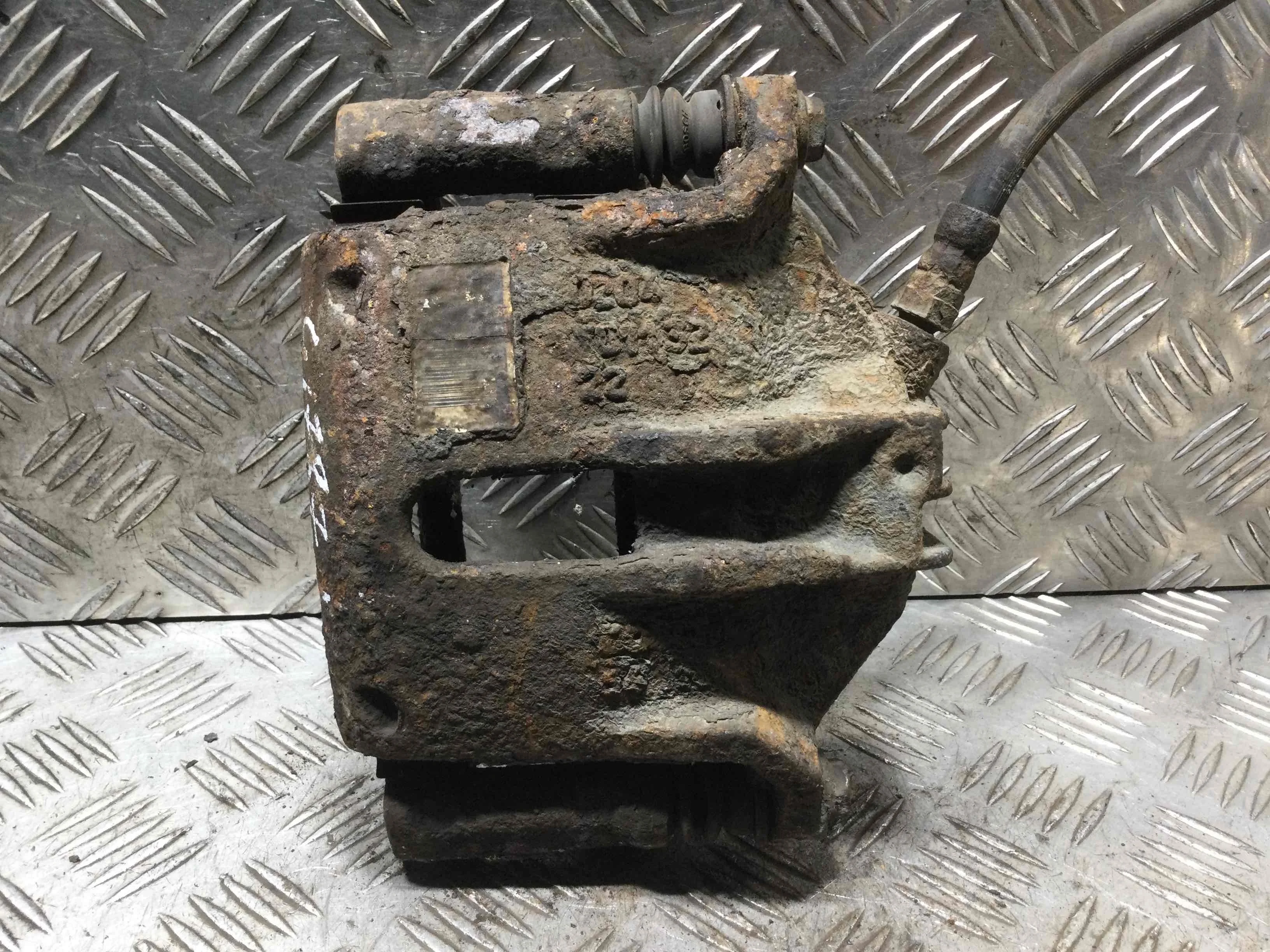 Суппорт передний правый Peugeot 206 1 поколение [рестайлинг] (2002-2009) бензин 1.6 i Механика Кабриолет