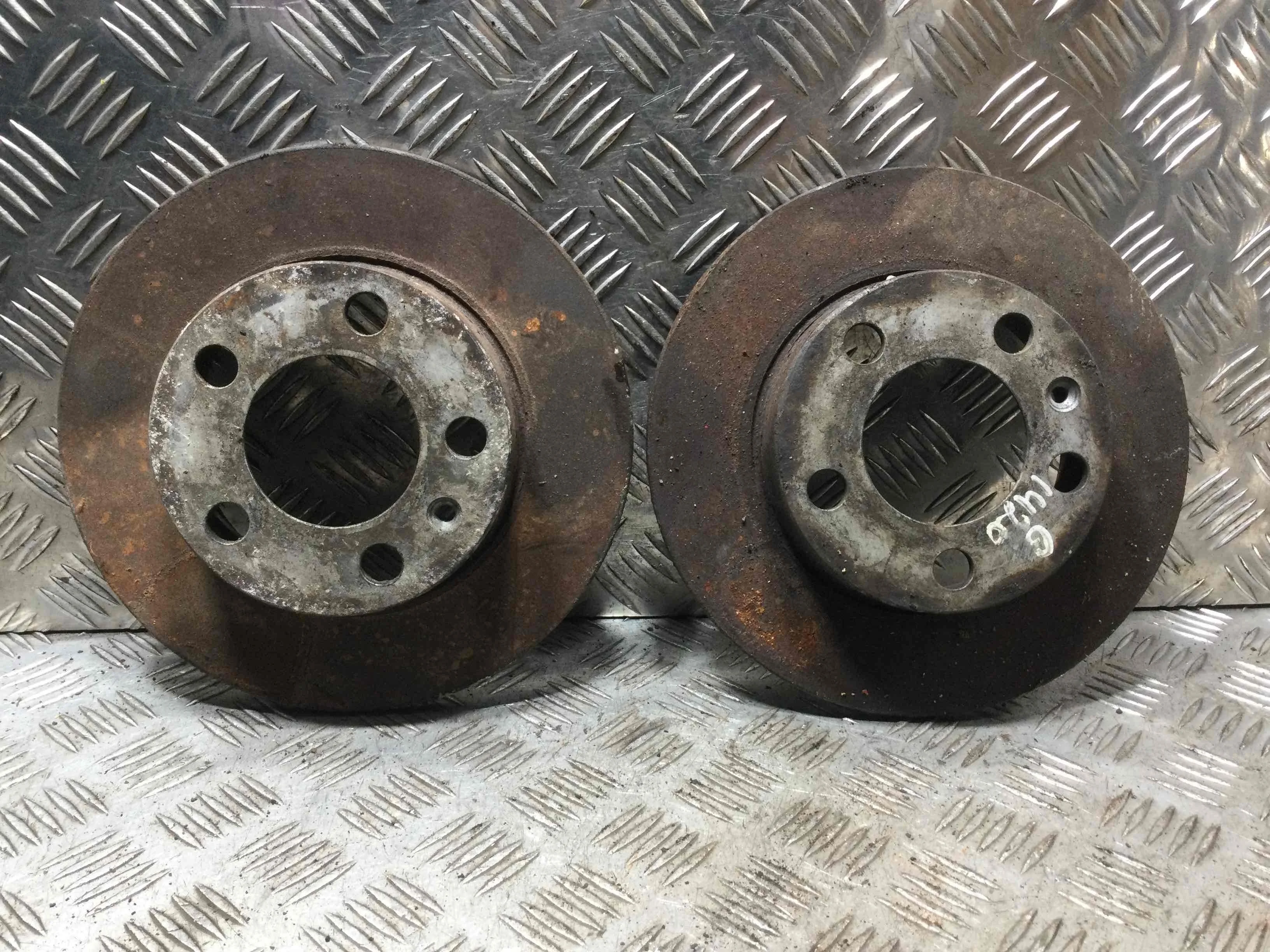 Диск тормозной задний Volkswagen Golf 4 поколение (1997-2004) бензин 1.6 i Механика Х/б