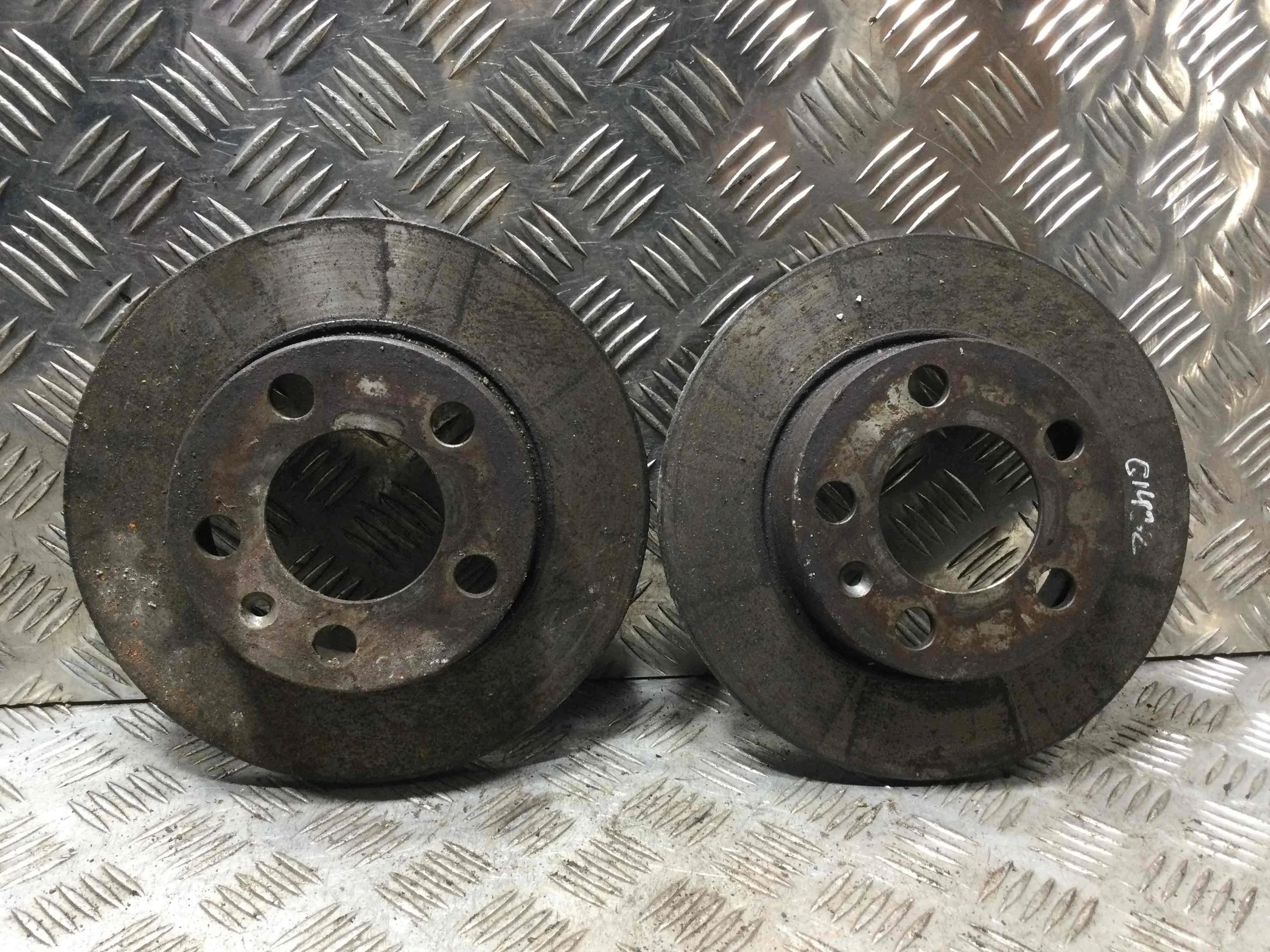 Диск тормозной задний Volkswagen Golf 4 поколение (1997-2004) бензин 1.6 i Механика Х/б