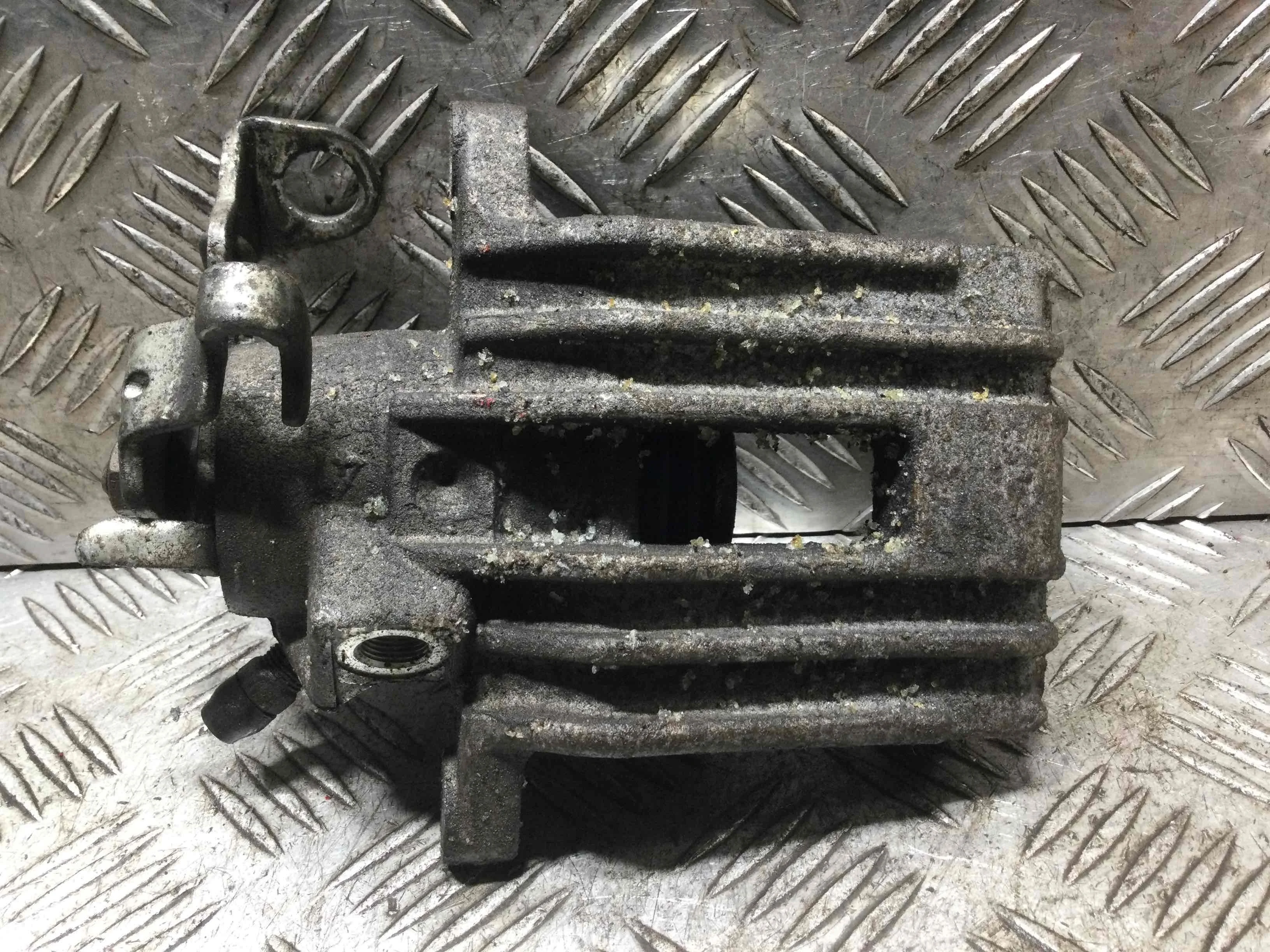 Суппорт задний правый Volkswagen Golf 4 поколение (1997-2004) бензин 1.6 i Механика Х/б