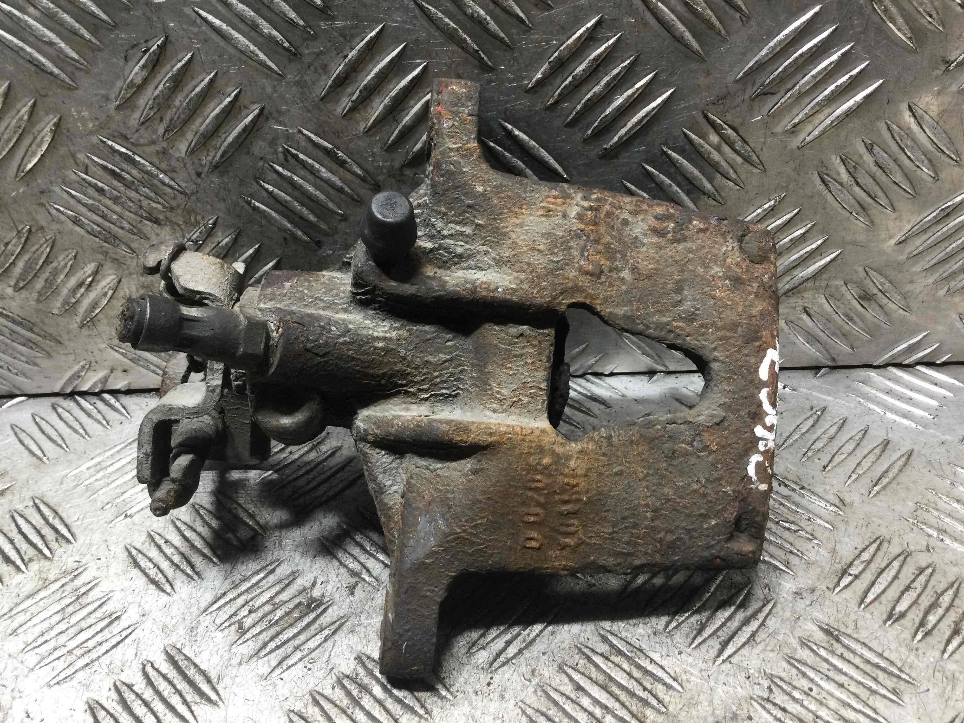 Суппорт задний правый Ford Mondeo Mondeo III 2000 - 2003 дизель 2.0 TDCi Автомат Седан