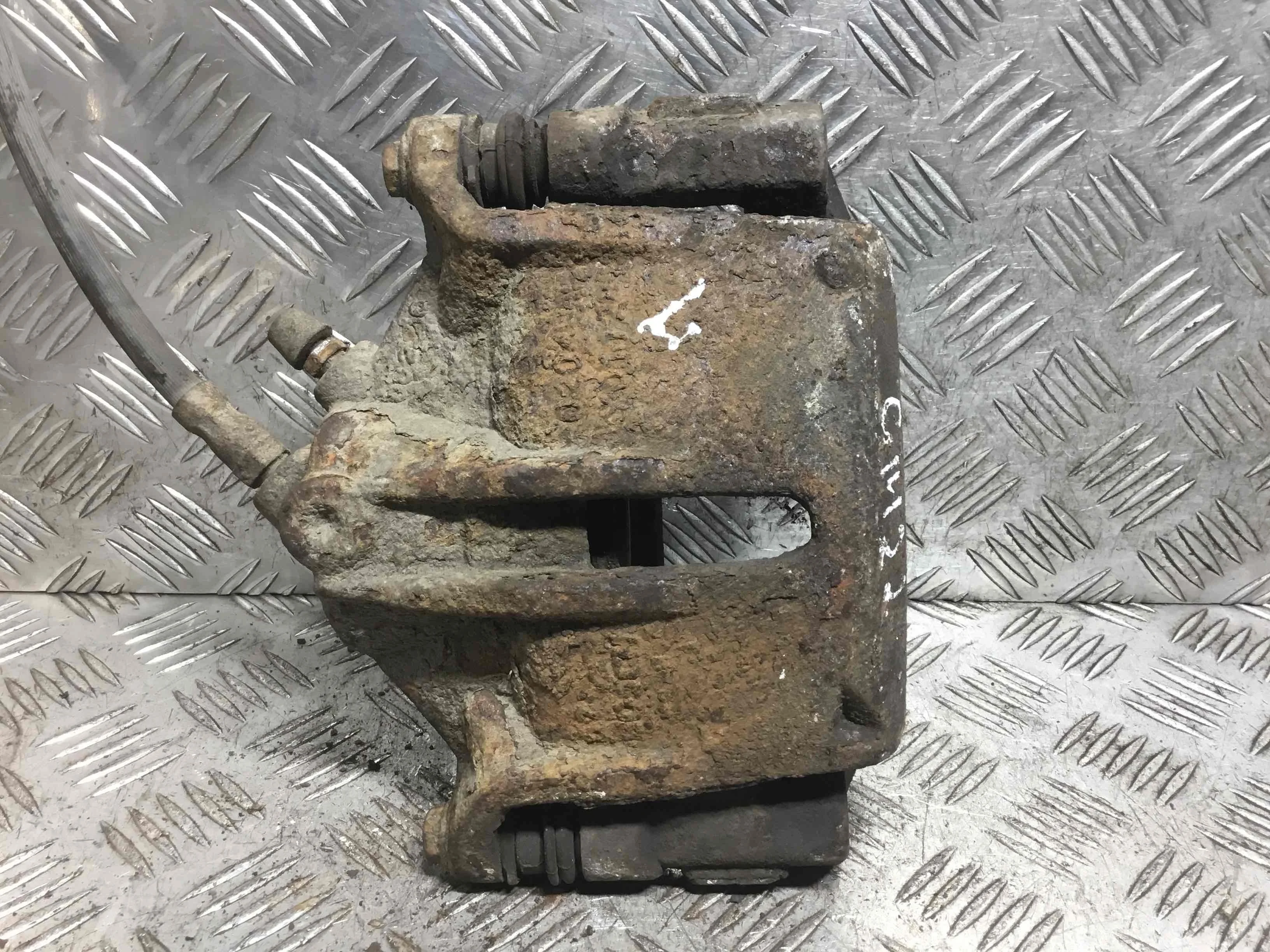 Суппорт передний левый Ford Mondeo 3 поколение [рестайлинг] (2003-2007) дизель 2.0 TDCi Механика Универсал