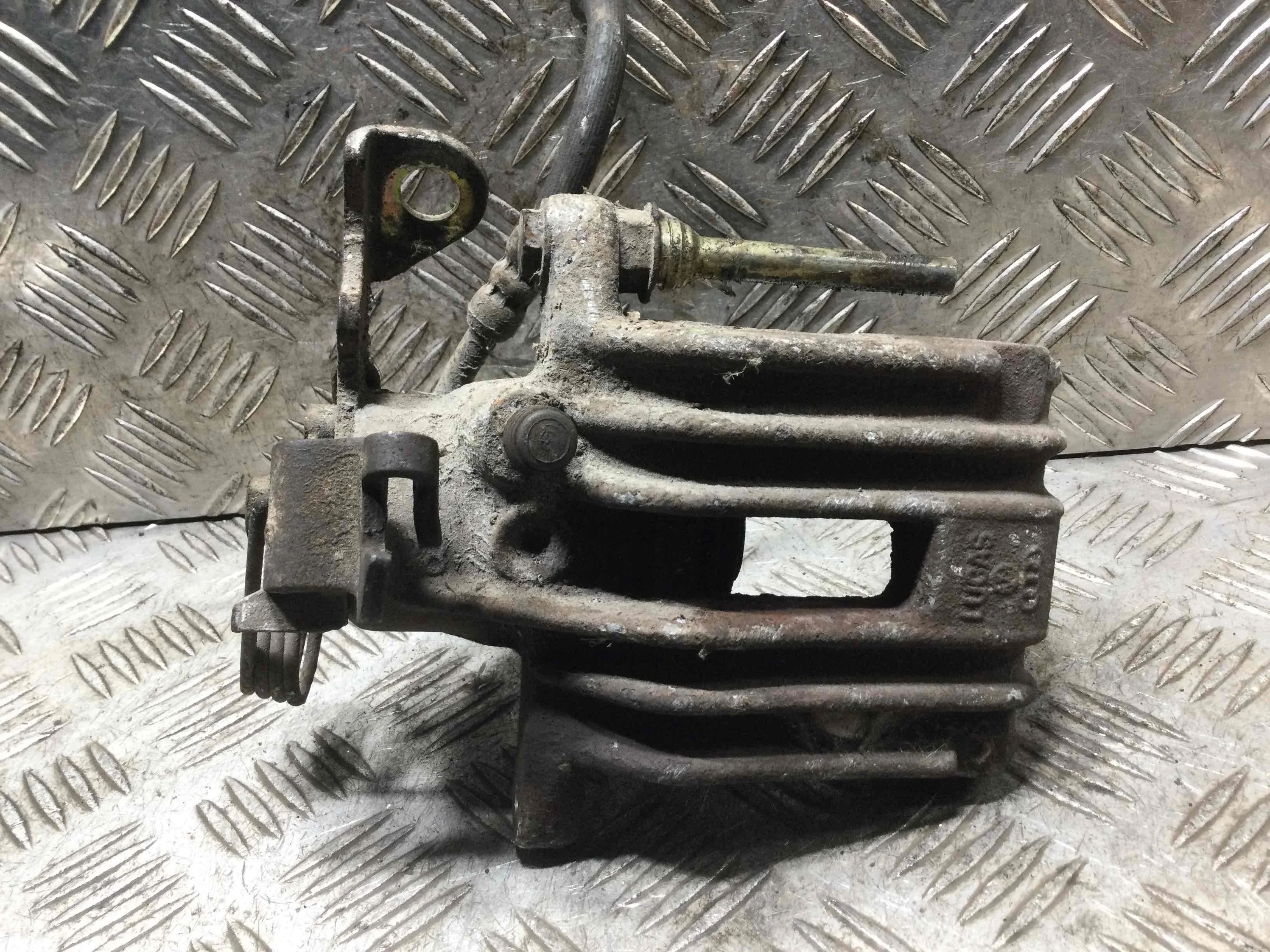 Суппорт задний правый Audi A4 B5 (1994-1999) бензин 1.8 i Механика Универсал