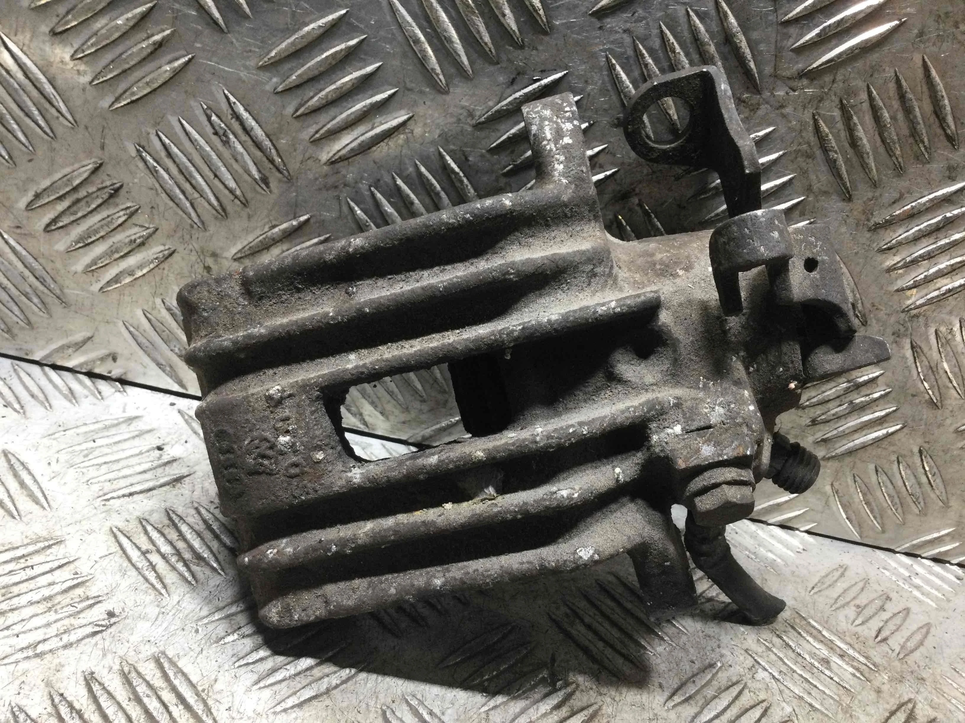 Суппорт задний правый SEAT Toledo 2 поколение (1998-2004) бензин 2.3 i Механика Седан