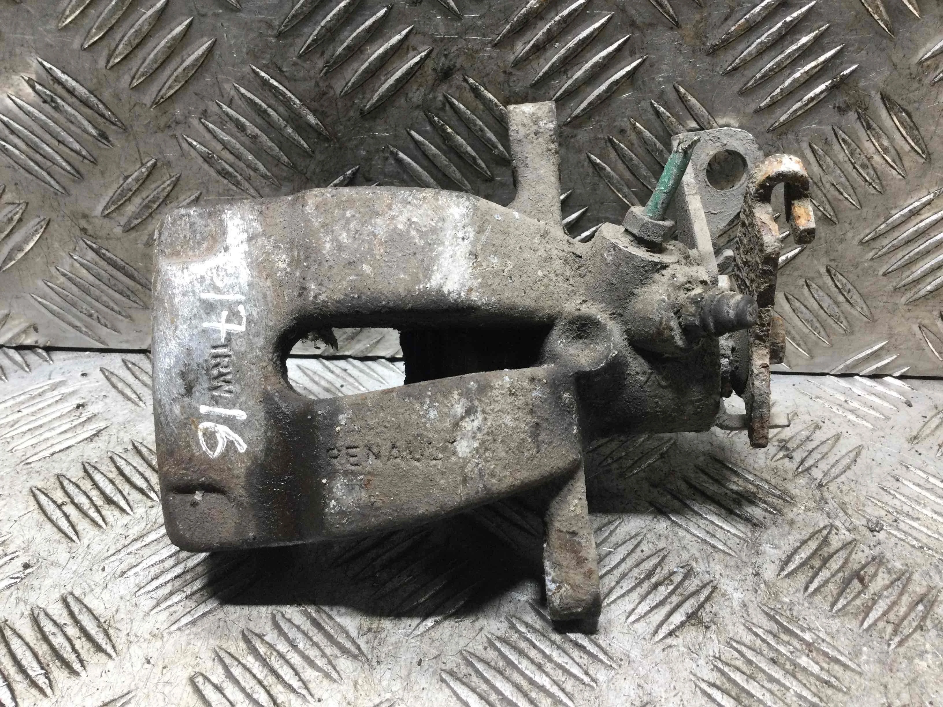 Суппорт задний левый Renault Megane 2 поколение (2002-2006) бензин 2.0 i Механика Х/б