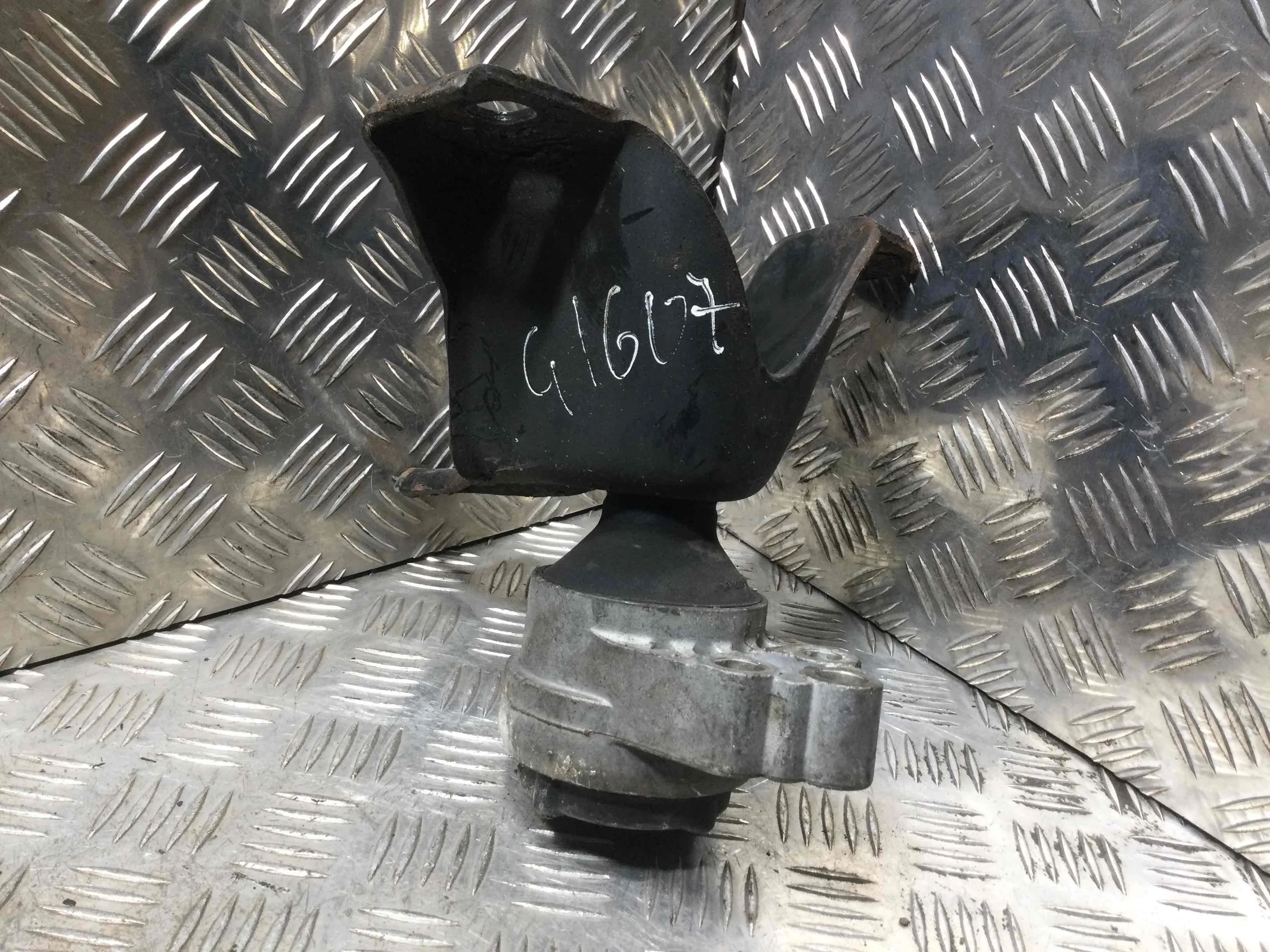 Подушка крепления двигателя Ford Focus 1 поколение [рестайлинг] (2001-2005) бензин 1.6 i Механика Х/б