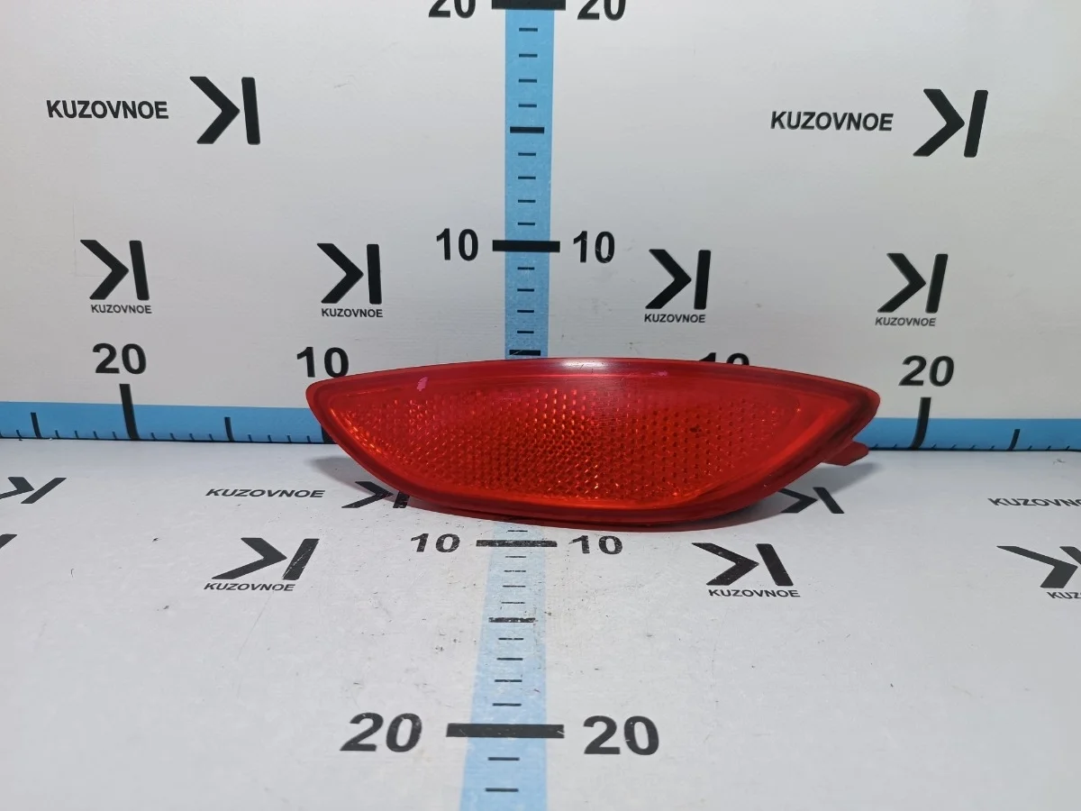 Отражатель в бампер Hyundai Solaris 2014 RB