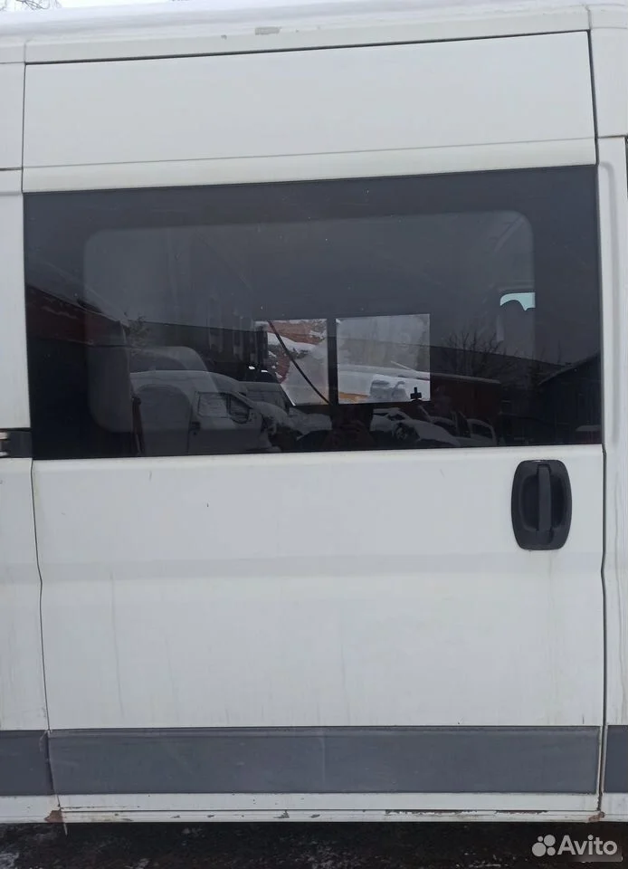 Дверь откатная,под стекло(правая)peugeot boxer 200