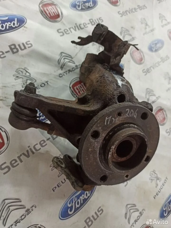 Поворотный кулак (правый) peugeot 206,307.2006г.в