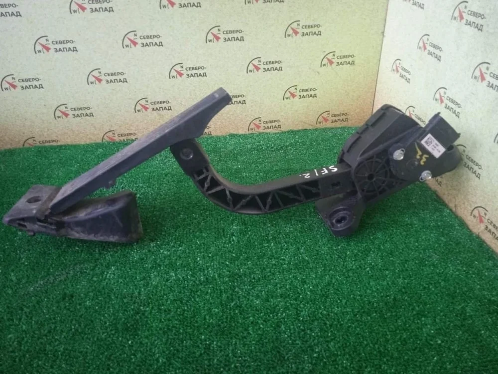 Педаль газа Hyundai Santa Fe 2013 327002W110 DM G4KEDU