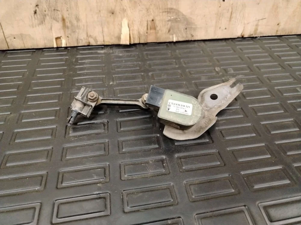 Датчик дорожного просвета Volkswagen Touareg 2004 7L0616214 GP AXQ, передний правый