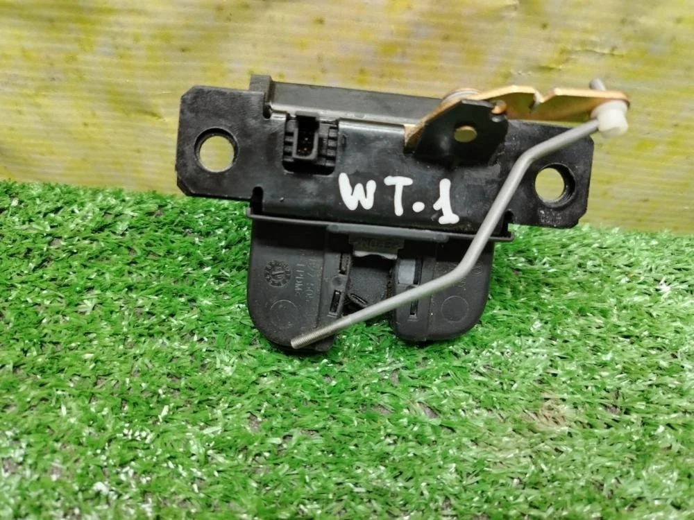 Замок крышки багажника Volkswagen Touareg 2004 7L6827505D GP AXQ
