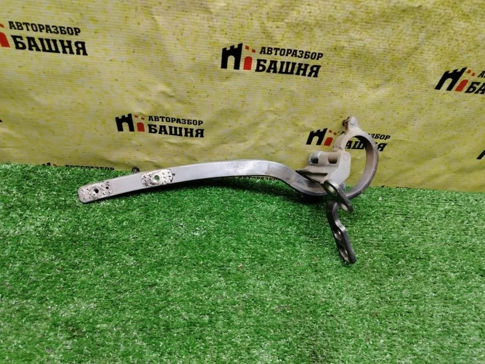 Петля багажника Volkswagen Touareg 2004 7L6827301E GP AXQ, левая