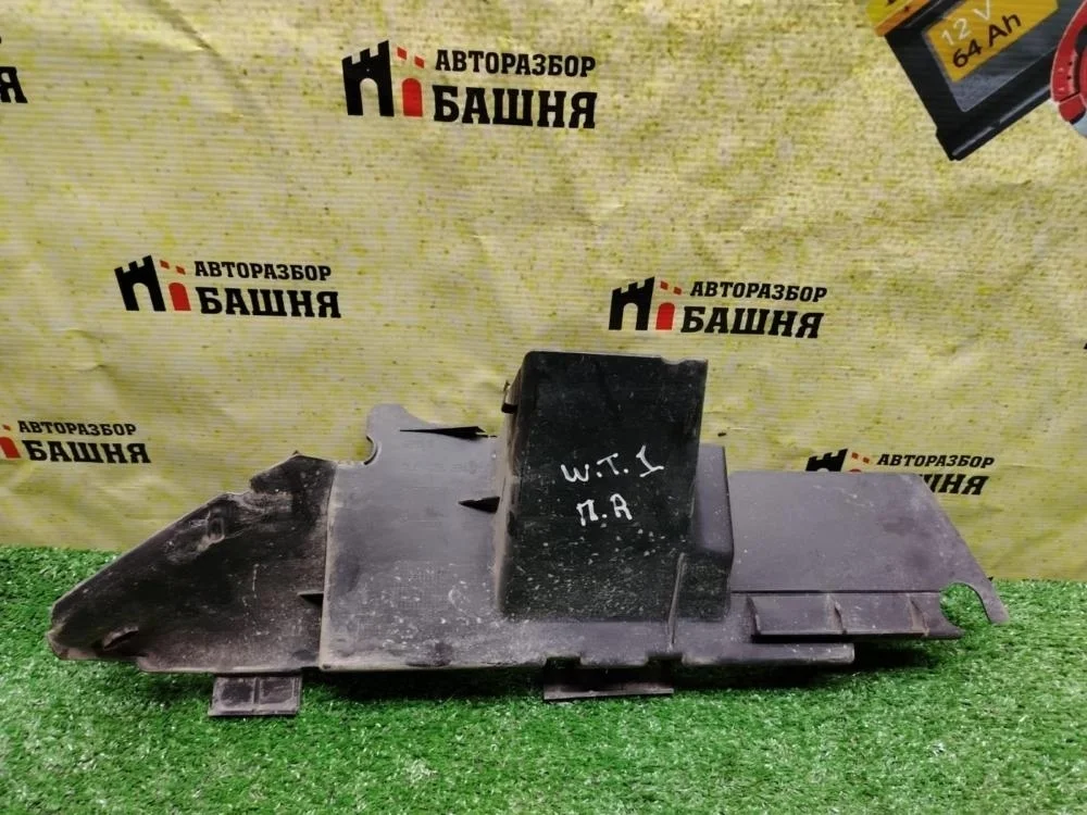 Диффузор радиатора Volkswagen Touareg 2004 7L6121334D GP AXQ, правый