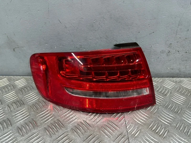 Фонарь Audi A4 B8