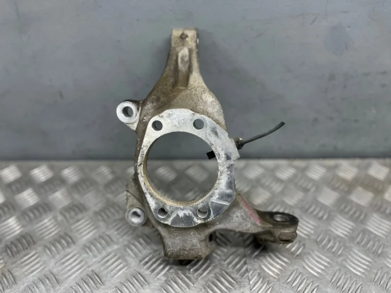 Кулак Nissan Teana J32