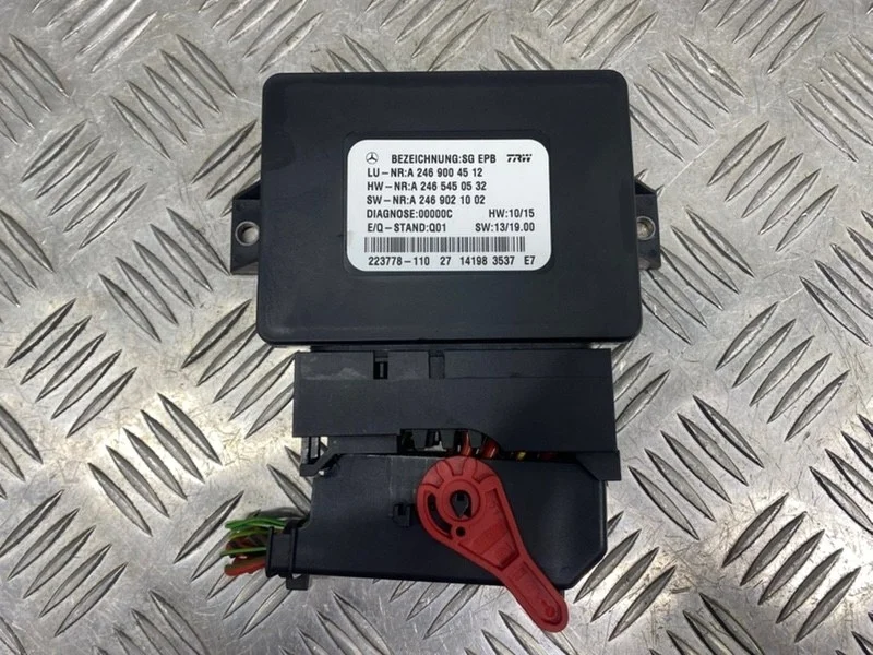 Блок управления ручником Mercedes GLA X156