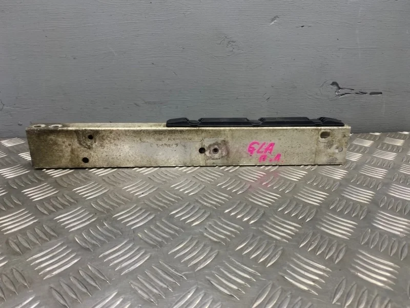 Крепление усилителя Mercedes GLA X156