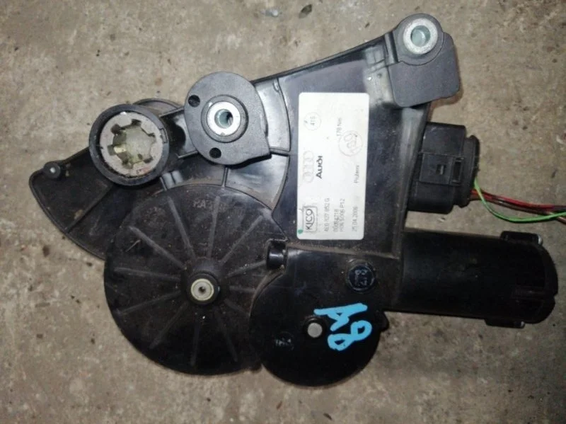 Блок управления приводом багажника Audi A8 2006 D3