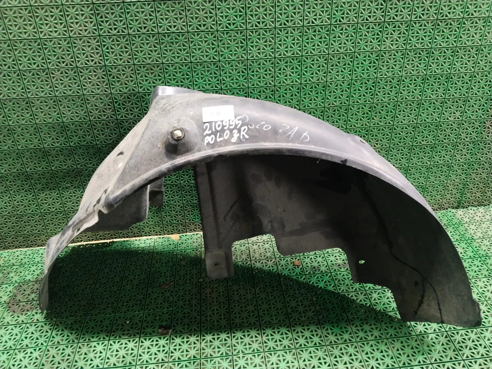 Подкрылок, локер VOLKSWAGEN POLO 2011- задний правый седан б/у POLO(2010-
