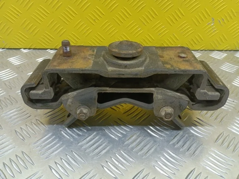 Подушка крепления КПП Mitsubishi L200 (2006-2015) 2009 MR992717 ПИКАП 2.5 D 4D56