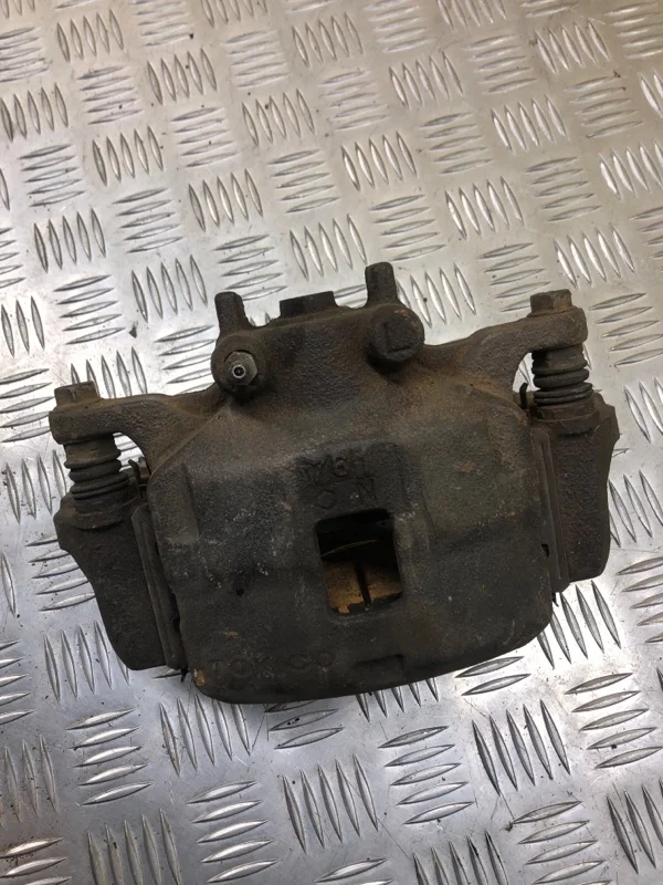 Суппорт передний левый Mitsubishi L200 (2006-2015) 2006 4605A201 ПИКАП 2.5 D 4D56