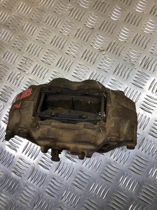 Суппорт передний правый Mitsubishi Pajero Iv (2006-2019) 2007 4605B706 ВНЕДОРОЖНИК 3.8 I