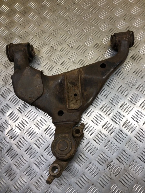 Рычаг передний нижний правый Toyota Hilux (2005-2015) 2011 480680K040 ПИКАП 2.5 D 2KDFTV