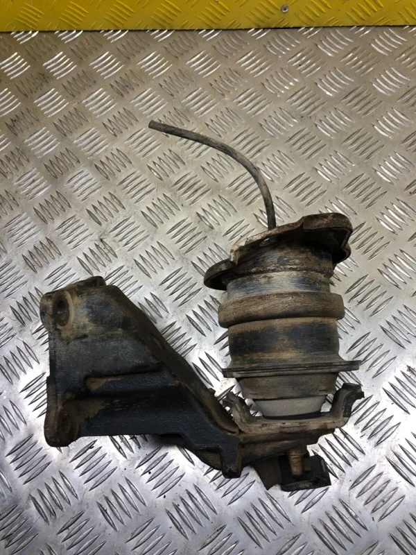 Подушка крепления двигателя Nissan Pathfinder (R51M) 2004-2013 2010 11220EB305 2.5 D YD25DDTI