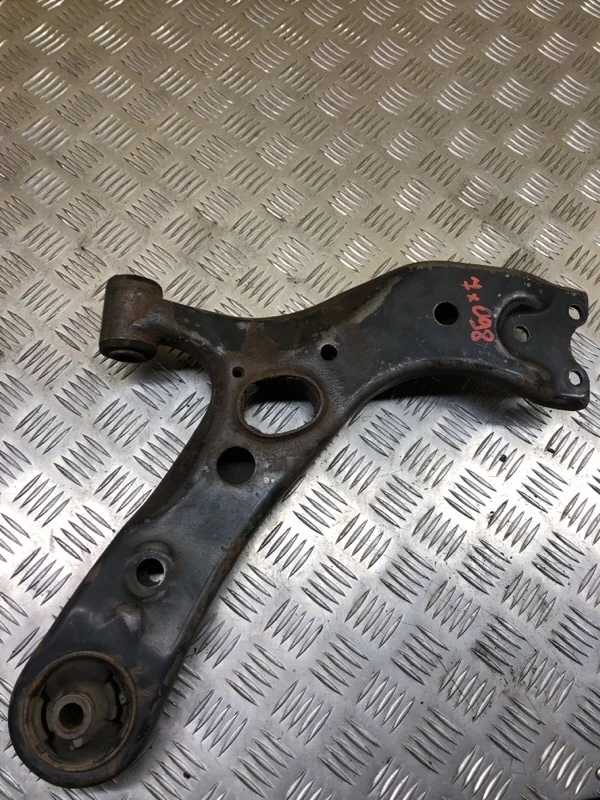 Рычаг передний нижний правый Toyota Rav 4 (Ca40) (2012-2019) 2013 4806842060 2.2 D 2ADFTV