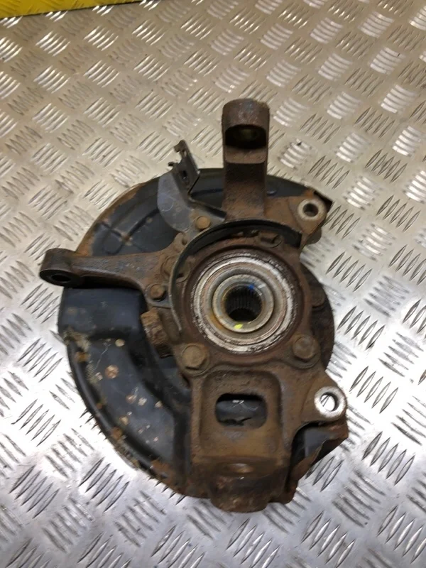 Кулак поворотный правый Mitsubishi L200 (2015-2022) 2016 MR992378 2.4 D 4N15