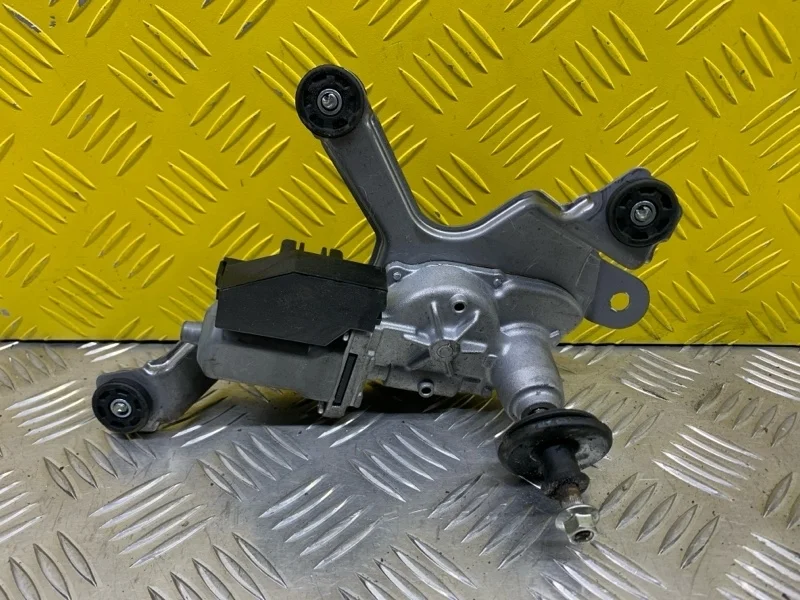 Моторчик заднего стеклоочистителя (дворника) Toyota Rav 4 (Ca40) (2012-2019) 2013 8513042080 2.2 D 2ADFTV