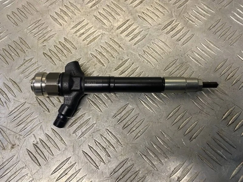Форсунка Toyota Land Cruiser 200 (2008-2021) 2010 2367051030 4.5 D 1VDFTV