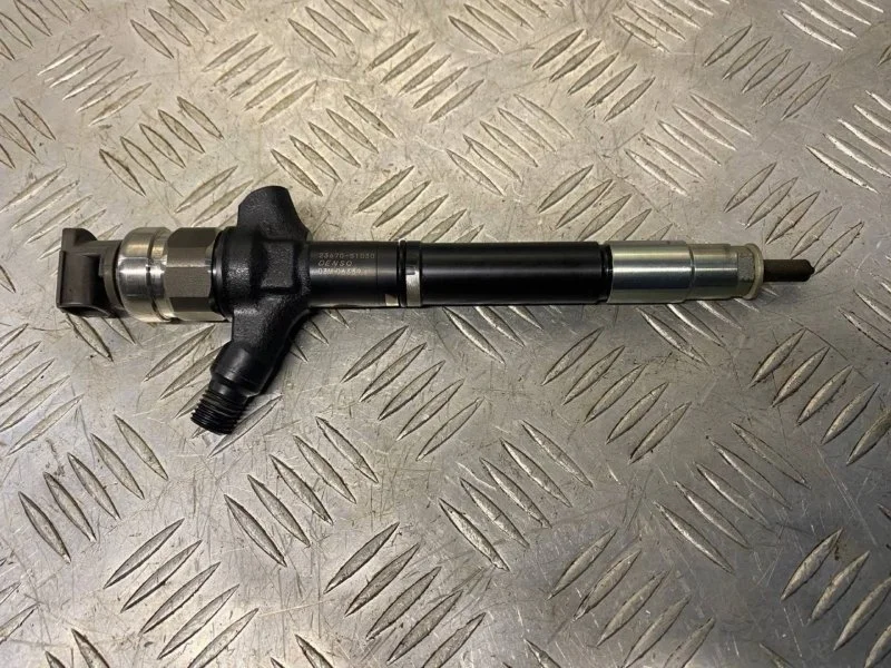 Форсунка Toyota Land Cruiser 200 (2008-2021) 2010 2367051030 4.5 D 1VDFTV