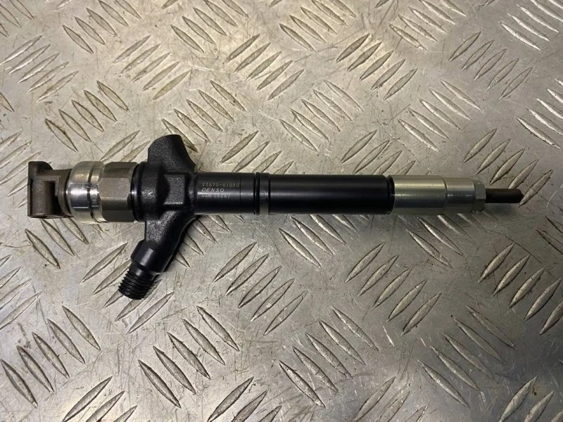 Форсунка Toyota Land Cruiser 200 (2008-2021) 2010 2367051030 4.5 D 1VDFTV