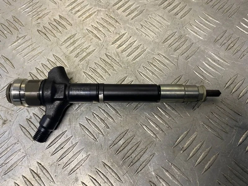 Форсунка Toyota Land Cruiser 200 (2008-2021) 2010 2367051030 4.5 D 1VDFTV