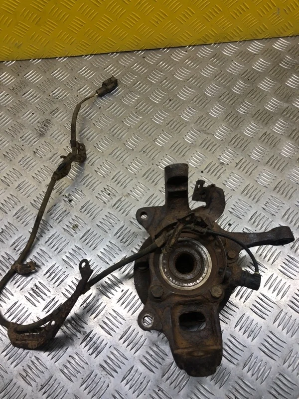 Кулак поворотный левый Mitsubishi L200 (2006-2015) 2008 MR992377 ПИКАП 2.5 D 4D56